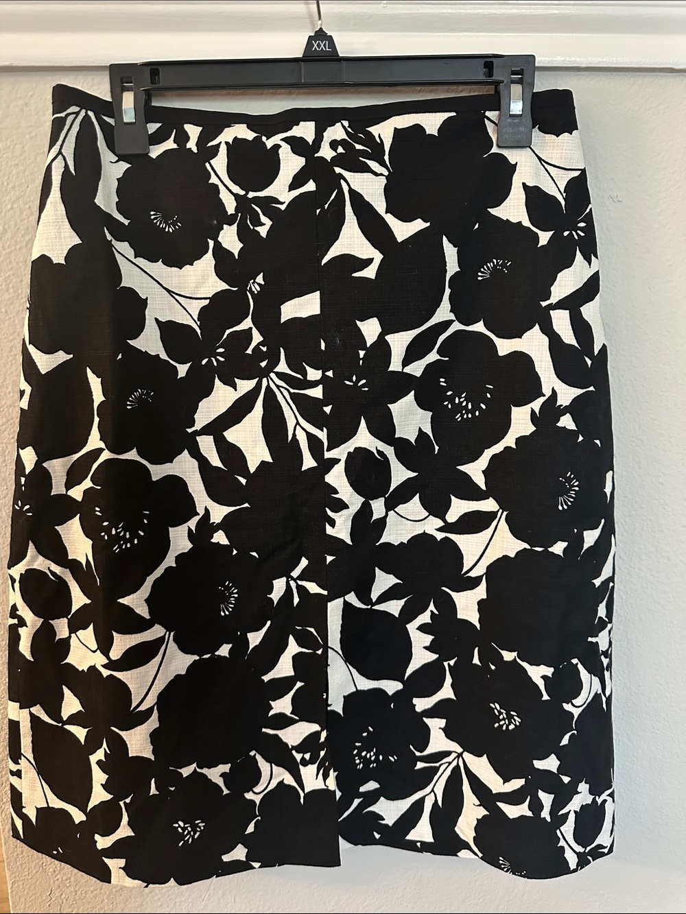 Ann Taylor Black and White Floral A-Line Skirt